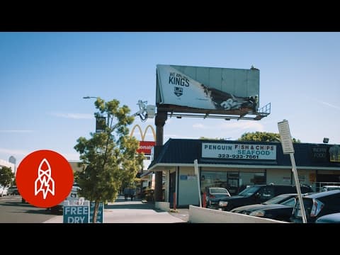 路邊廣告牌變身環保背包重獲新生！ (Turning Used Billboards Into Vinyl Backpacks)