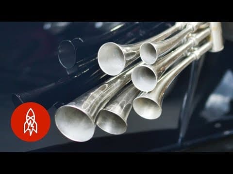 以前的每輛車前面都有一個旗手？！ (Before Horns, Every Car Had a Flag Man)