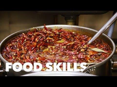 教你怎麼吃麻辣火鍋 (How to Eat Sichuan Hot Pot | Food Skills)